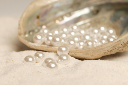 Shell with pearls